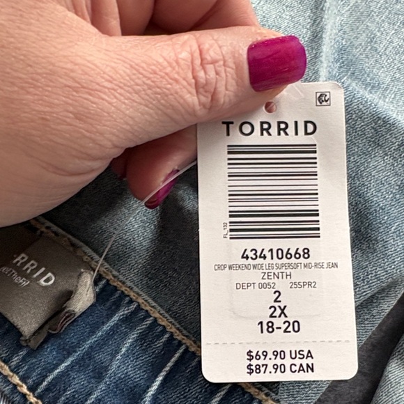 BNWT Torrid size 2 18/20 Crop Weekend Wide Leg supersoft mid rise jean. - Picture 6 of 6